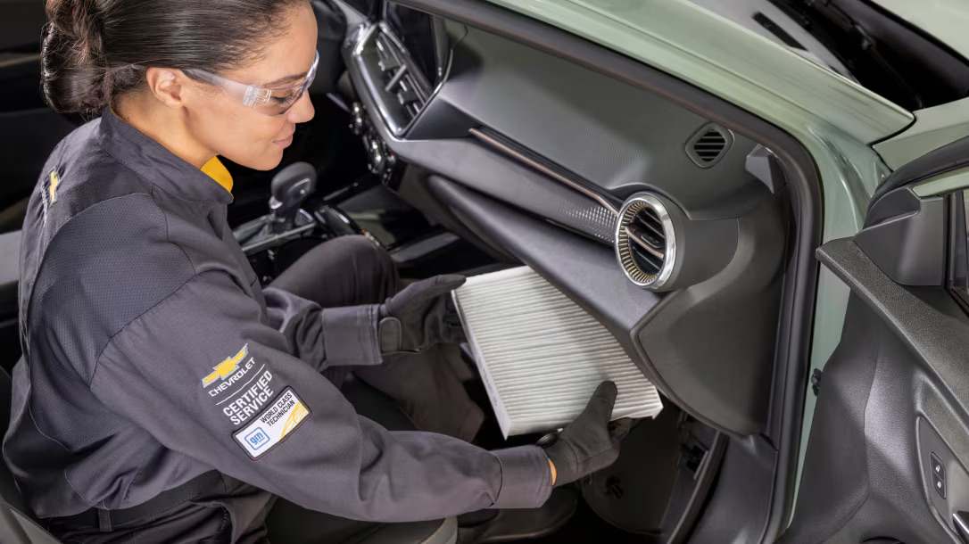 An express service technician changing the air filter in a Chevrolet vehicle
