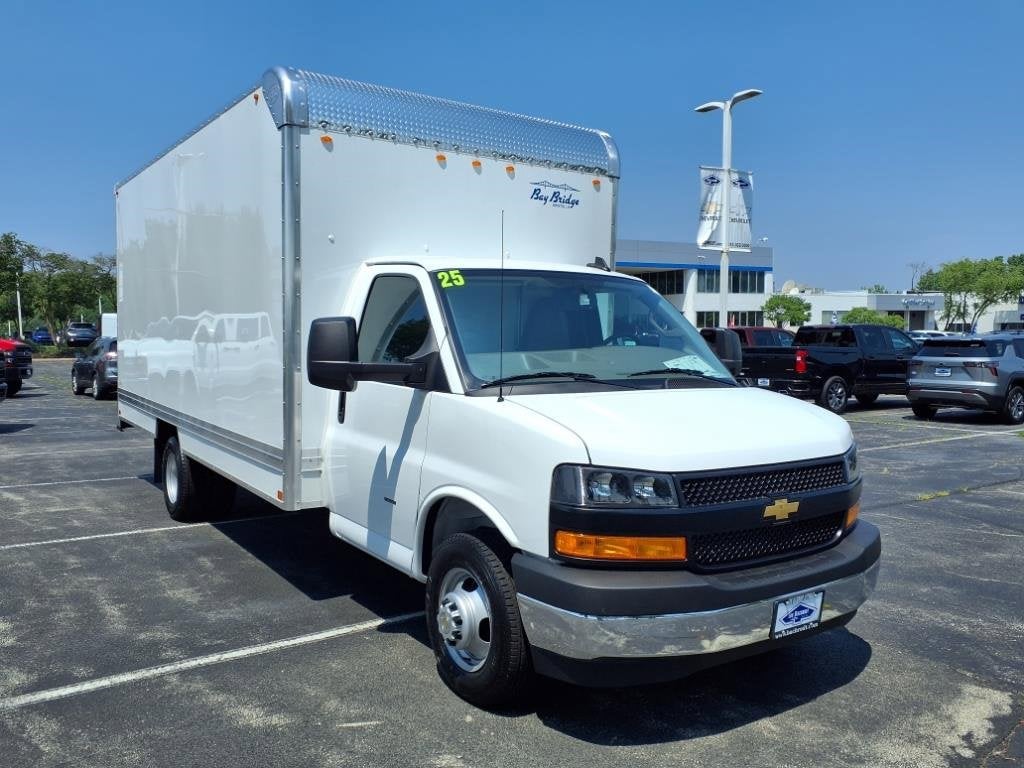 2025 Chevrolet Express Cutaway 3500 1WT