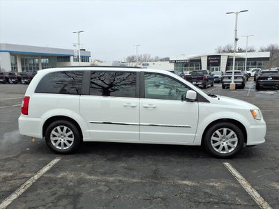 2016 Chrysler Town & Country Touring