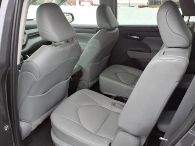 2022 Toyota Highlander Hybrid XLE