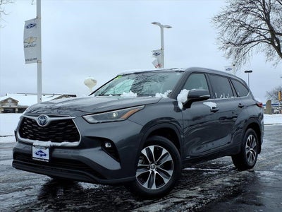 2022 Toyota Highlander Hybrid XLE