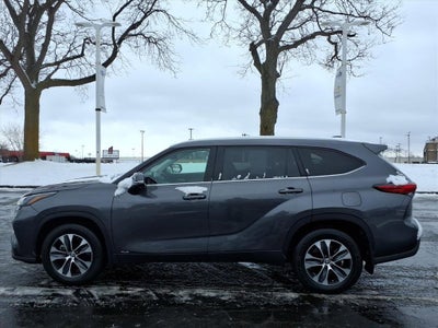 2022 Toyota Highlander Hybrid XLE