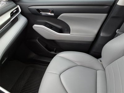 2023 Toyota Highlander Hybrid XLE