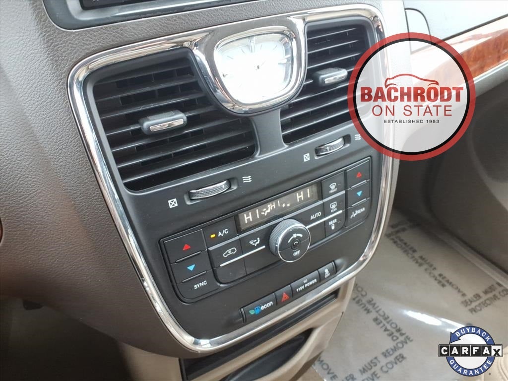 2016 Chrysler Town & Country Touring