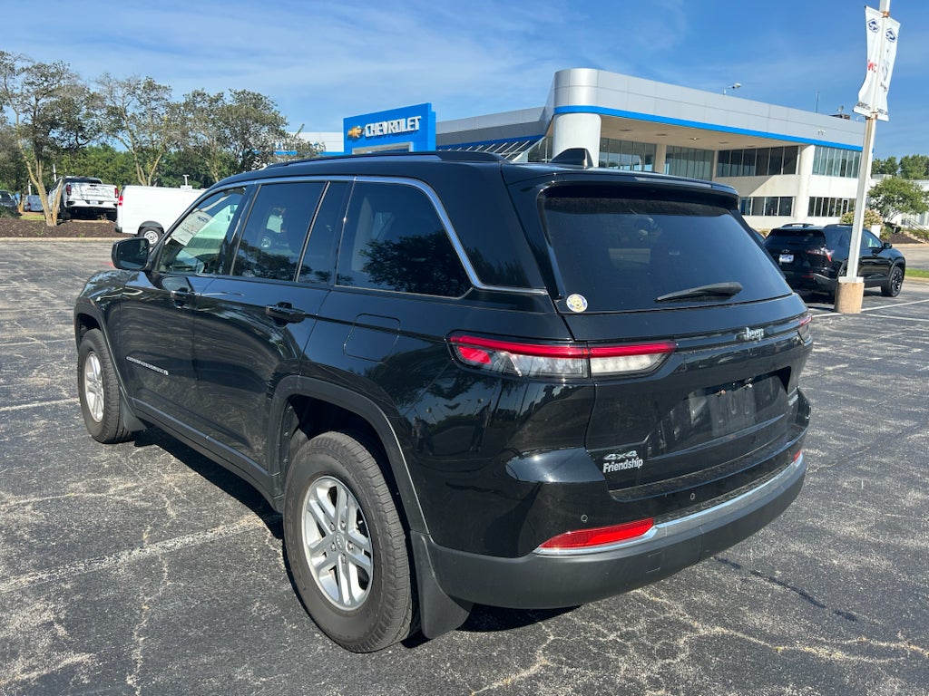 2022 Jeep Grand Cherokee Laredo 4x4