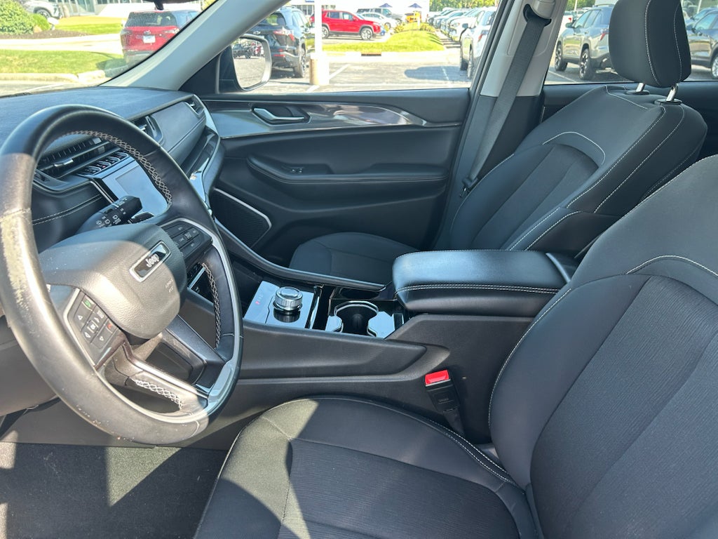 2022 Jeep Grand Cherokee Laredo 4x4