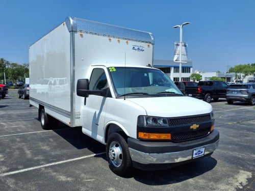 2025 Chevrolet Express Cutaway 3500 1WT