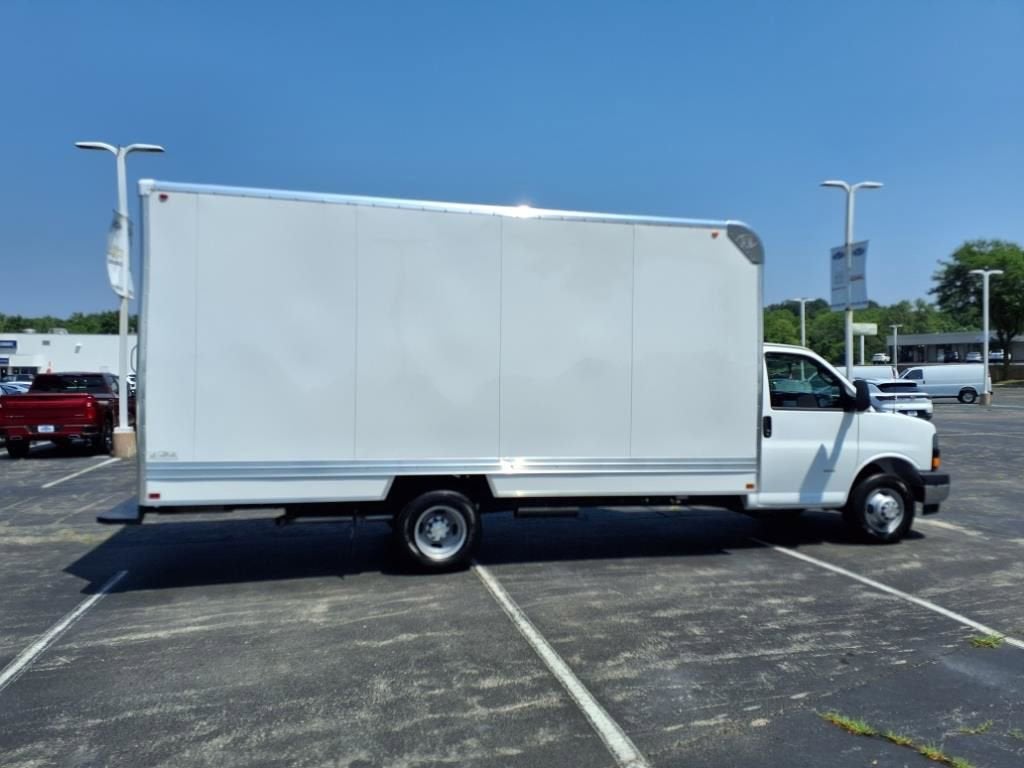 2025 Chevrolet Express Cutaway 3500 1WT