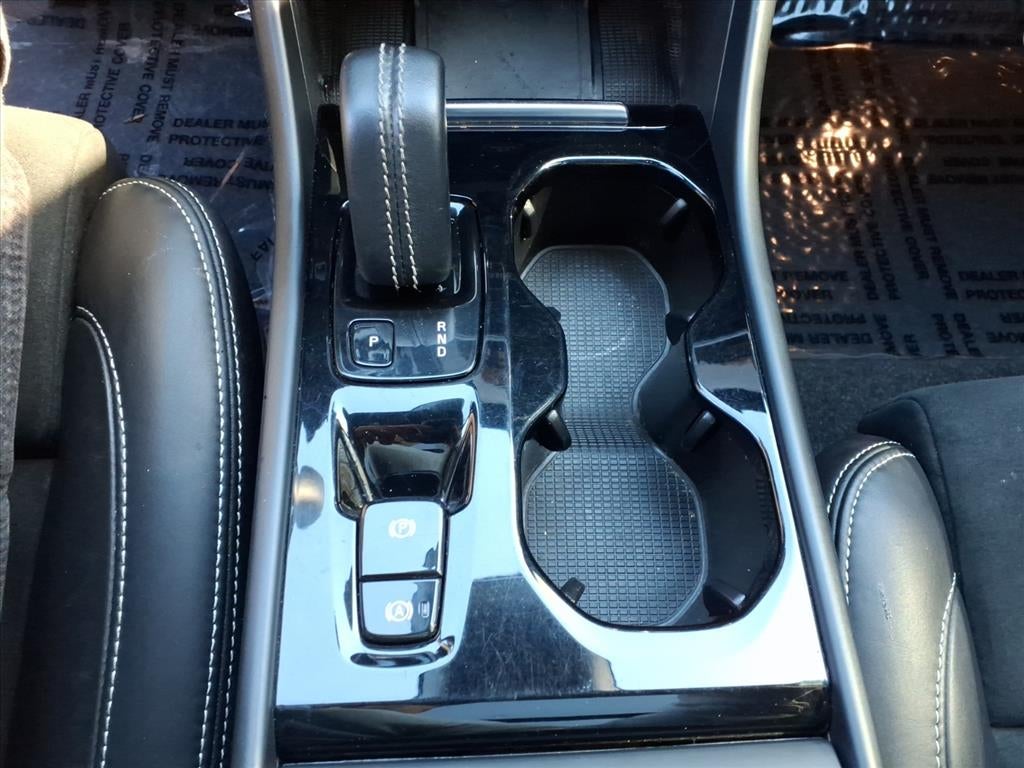 2022 Volvo XC40 T5 R-Design