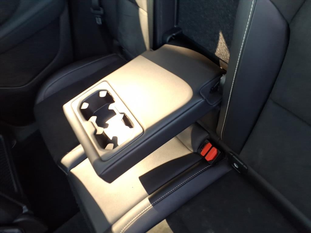 2022 Volvo XC40 T5 R-Design