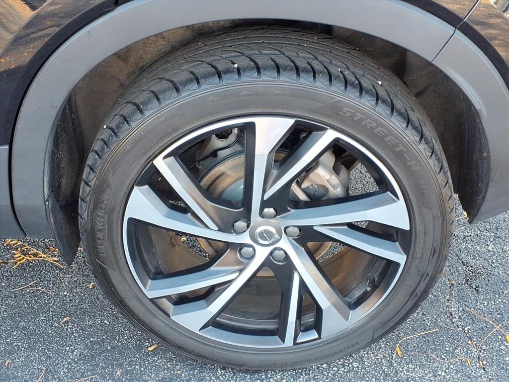 2022 Volvo XC40 T5 R-Design