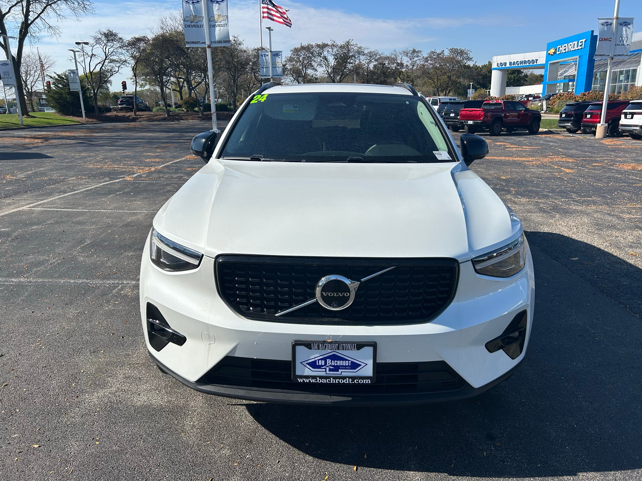 2024 Volvo XC40 B5 Ultimate Dark Theme