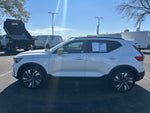 2024 Volvo XC40 B5 Ultimate Dark Theme
