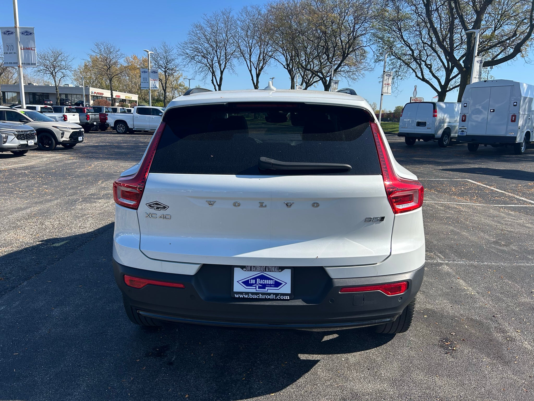 2024 Volvo XC40 B5 Ultimate Dark Theme