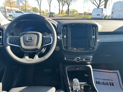 2024 Volvo XC40 B5 Ultimate Dark Theme
